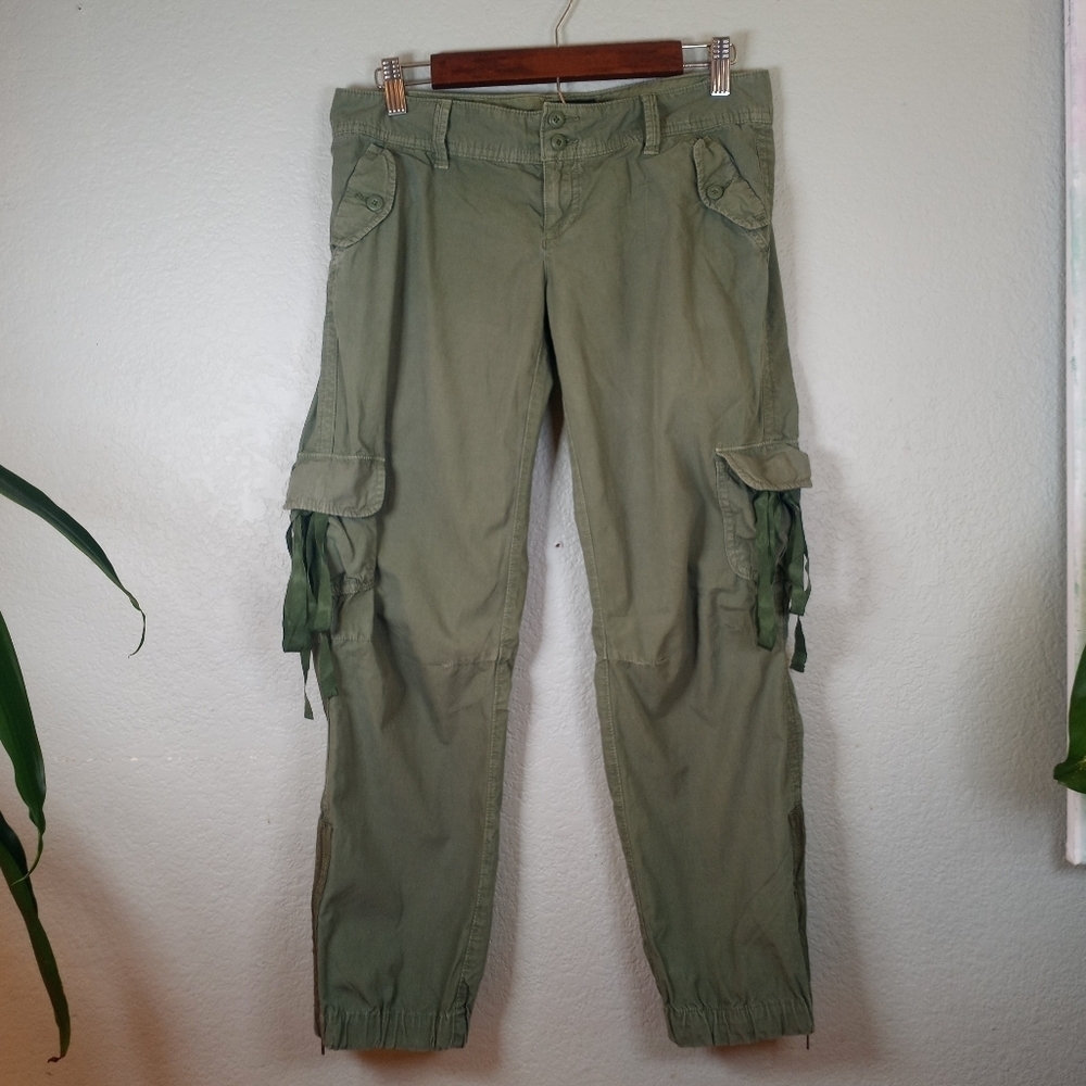 American Eagle Y2K Olive Green Low Rise Cargo Pants Ribboned Pockets Zip Ankle